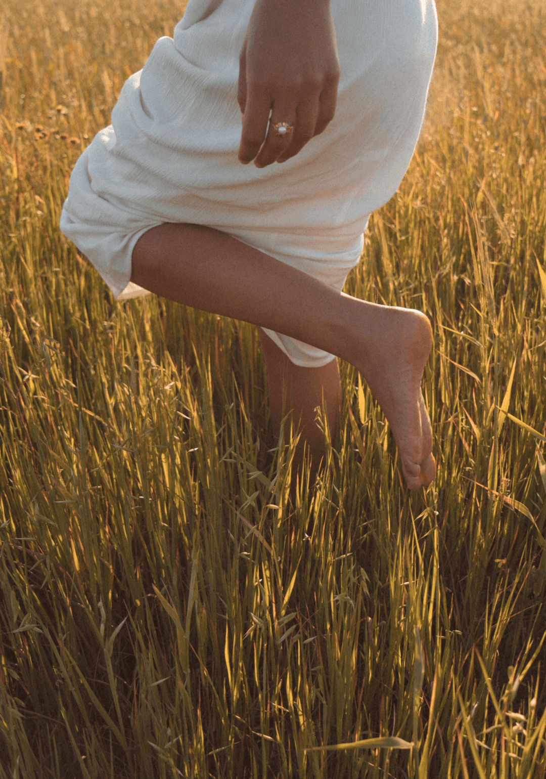 walking-barefoot-in-nature_1920x676.png